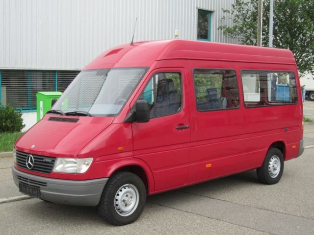 Mercedes Benz Sprinter 210