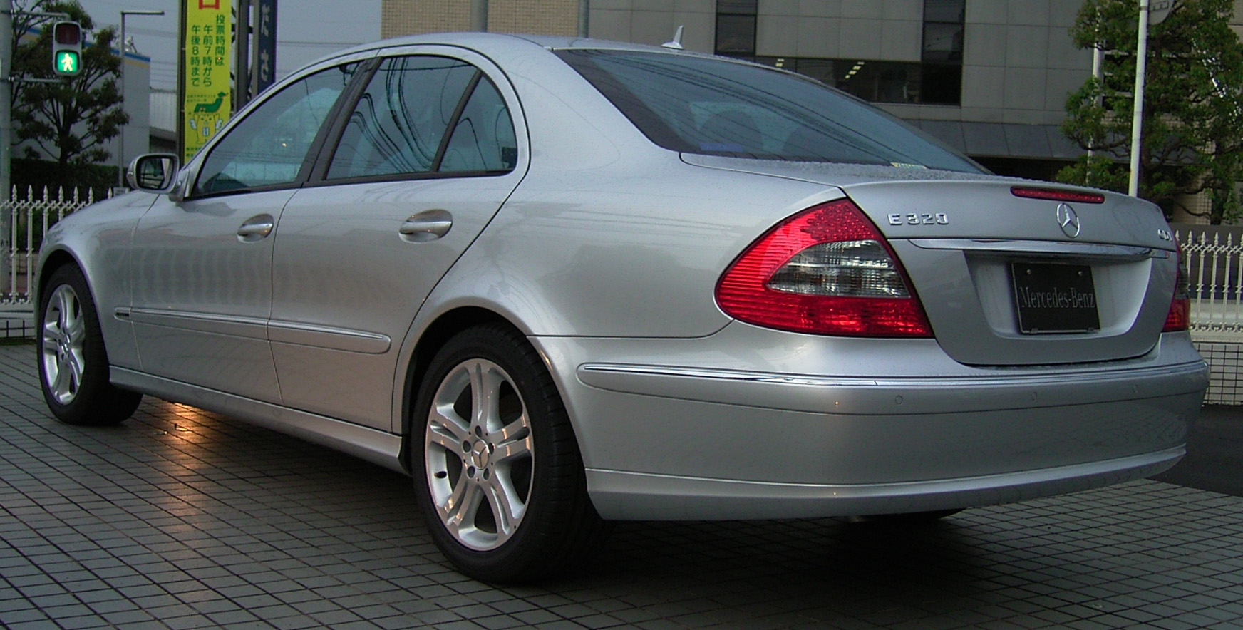 Mercedes Benz W211 E320