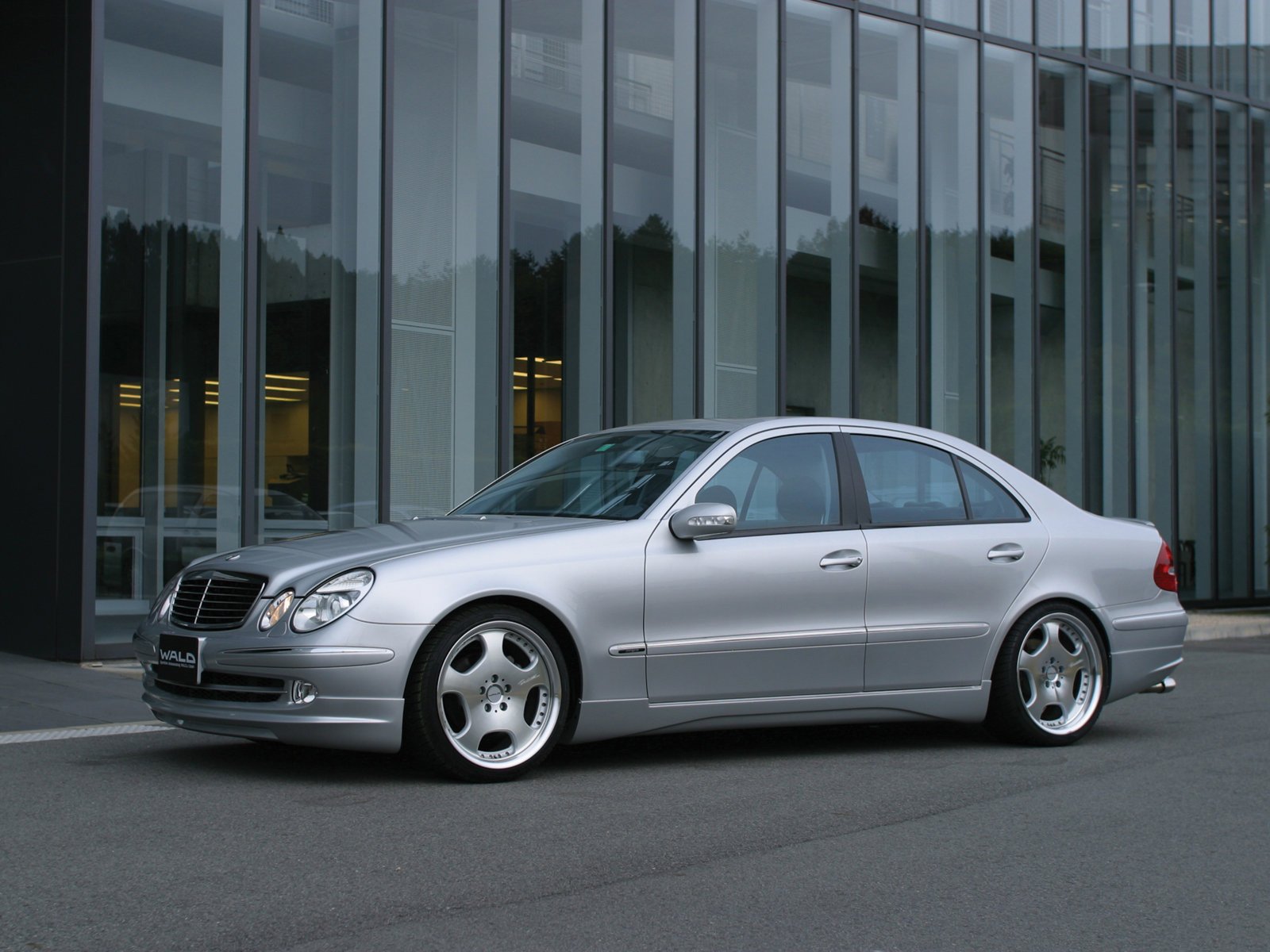 Mercedes Benz W211 Modified