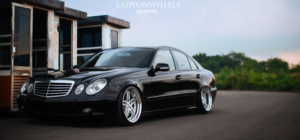 Mercedes Benz W211 Modified