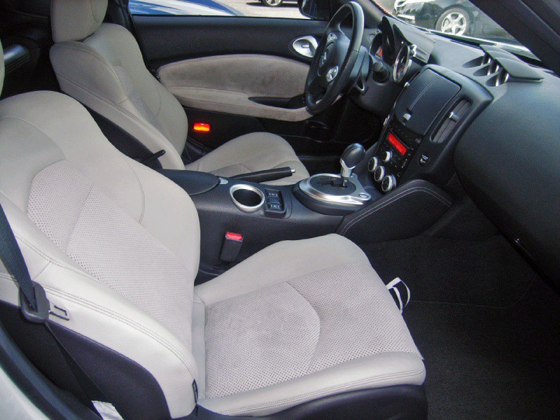 Nissan 370z White