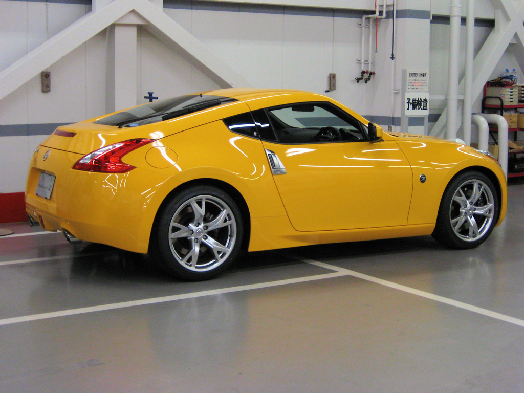 Nissan 370z Yellow