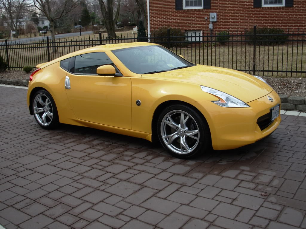Nissan 370z Yellow