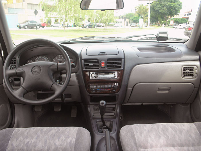 Nissan Almera 2001
