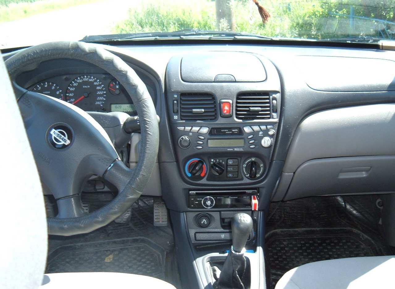 Nissan Almera 2002
