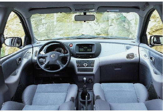 Nissan Almera Tino 1.8