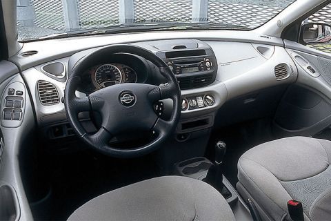 Nissan Almera Tino 1.8