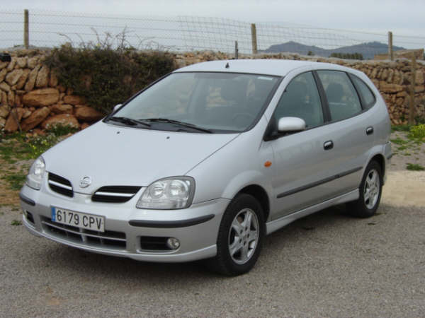 Nissan Almera Tino 2002