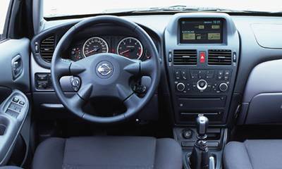 Nissan Almera Tino 2004