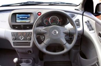 Nissan Almera Tino 2004