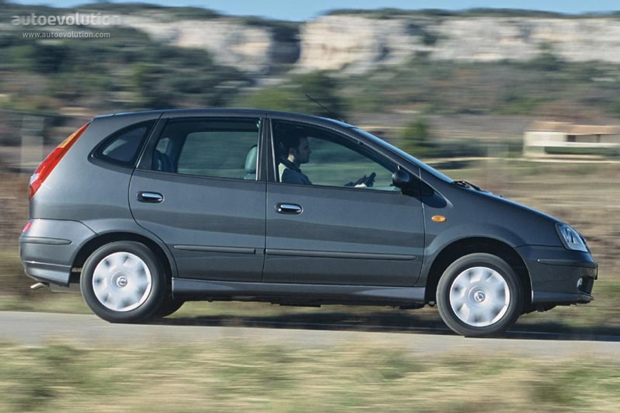Nissan Almera Tino