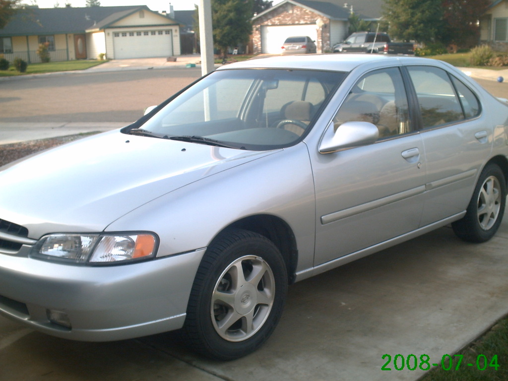Nissan Altima 1999