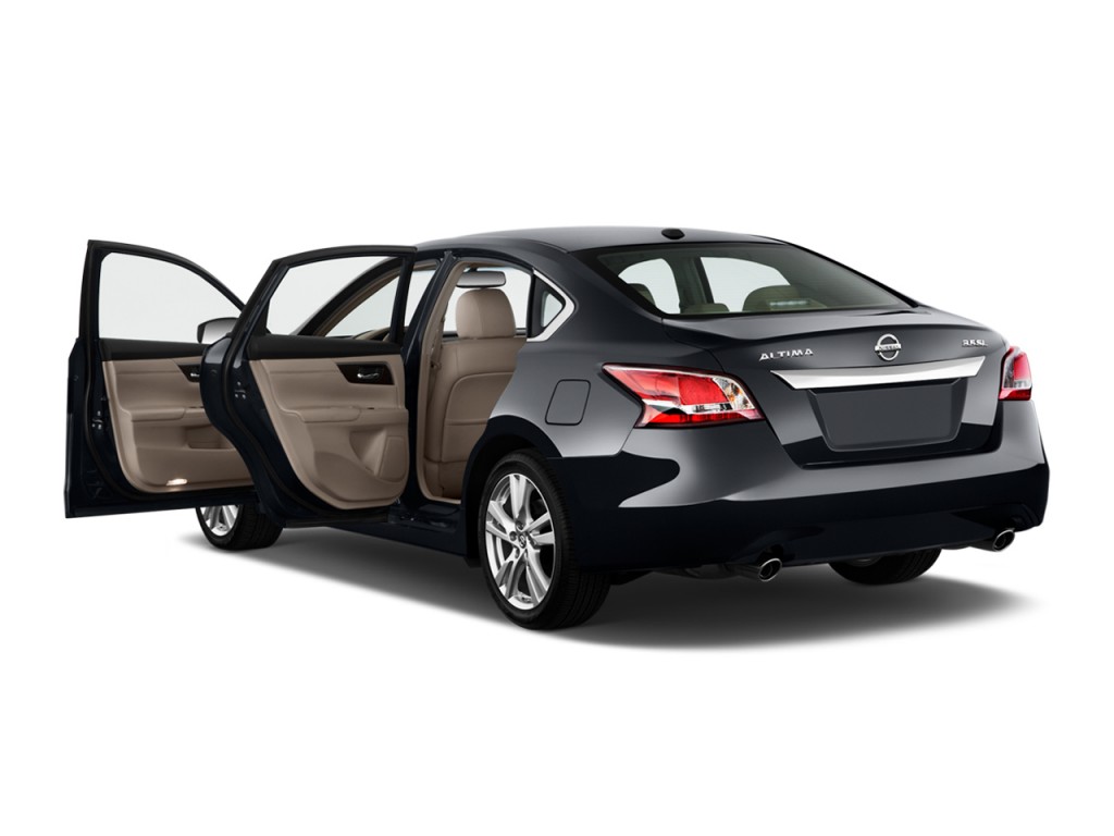 Nissan Altima 4 Door Sedan