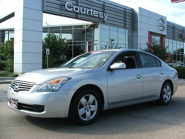 Nissan Altima 4 Door Sedan