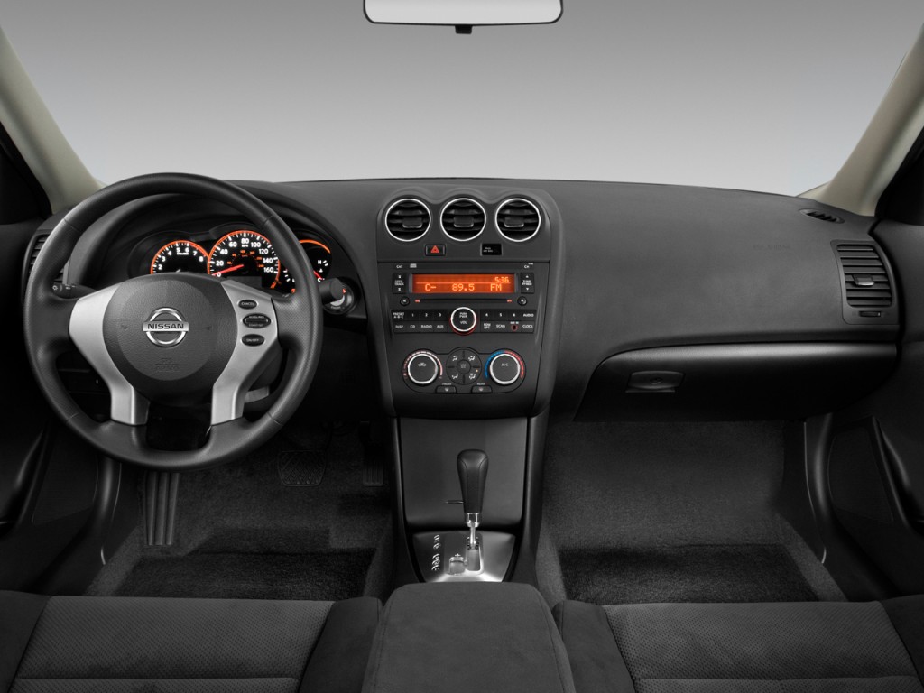 Nissan Altima 4 Door Sedan