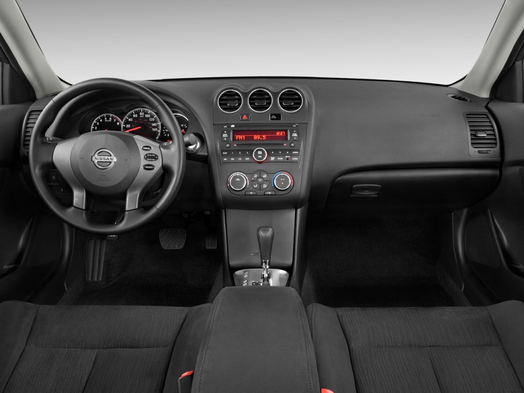 Nissan Altima 4 Door Sedan