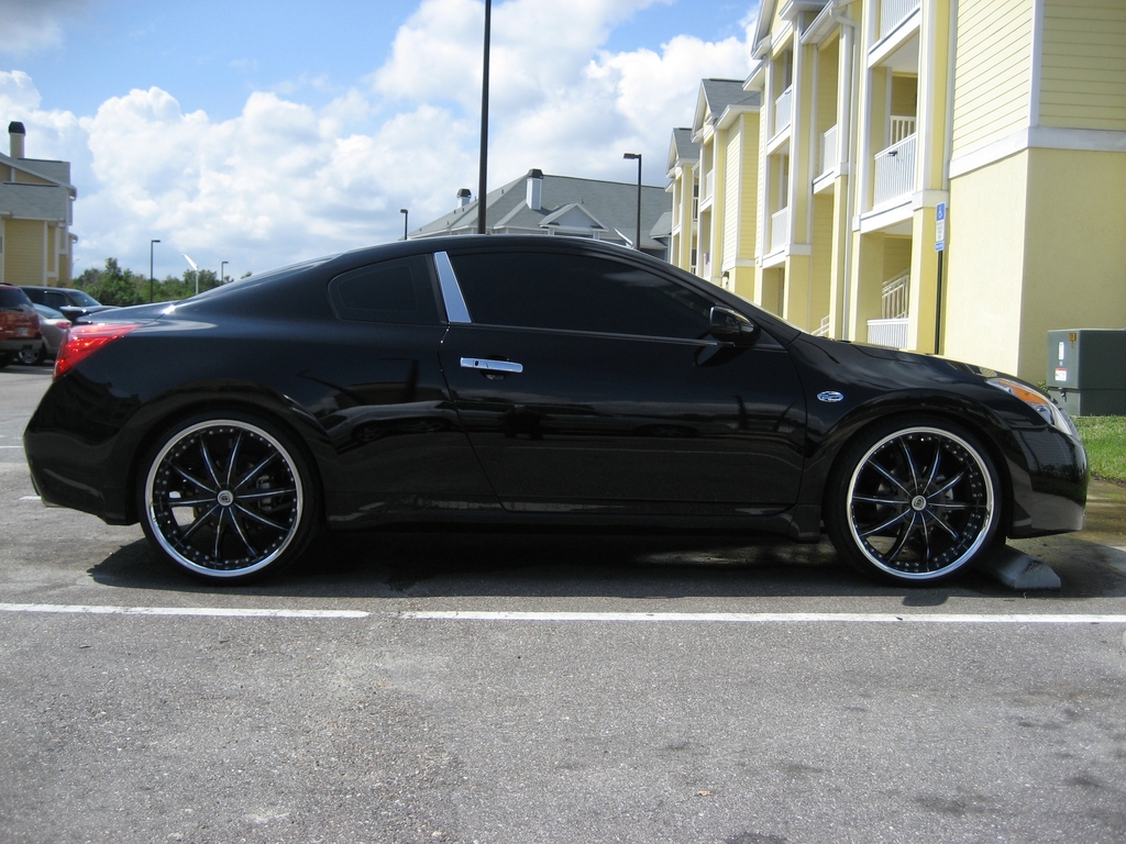 Nissan Altima All Black