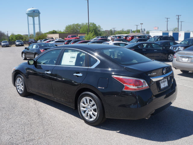 Nissan Altima Black 2014