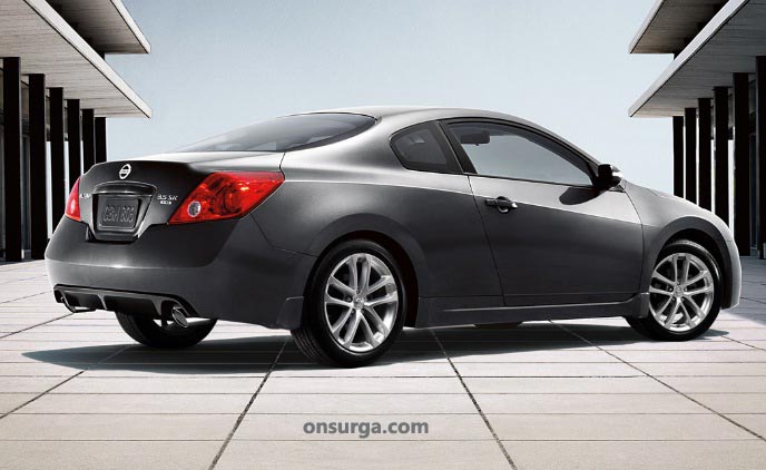 Nissan Altima Coupe 2012