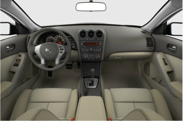 Nissan Altima Coupe 2013