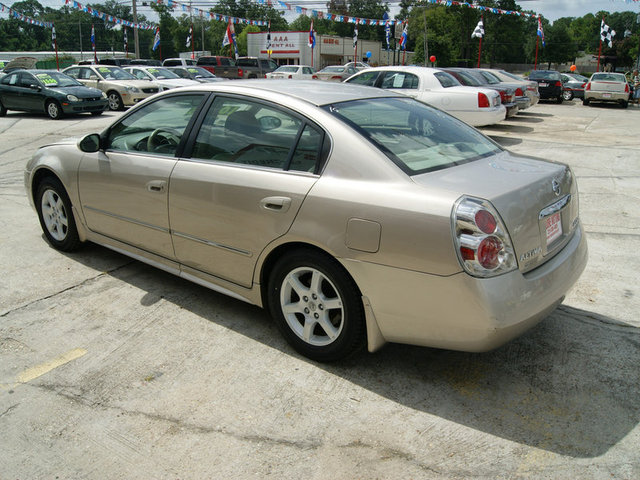 Nissan Altima Gold