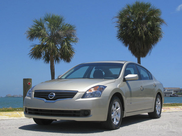 Nissan Altima Gold