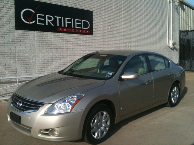Nissan Altima Gold