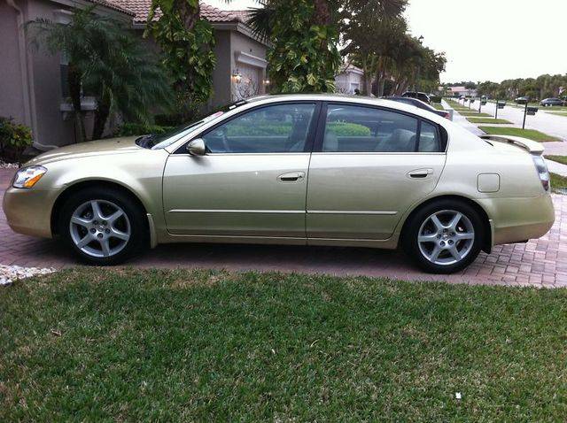 Nissan Altima Gold
