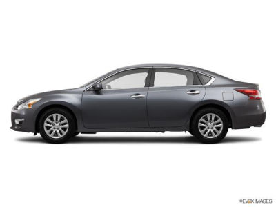 Nissan Altima Grey
