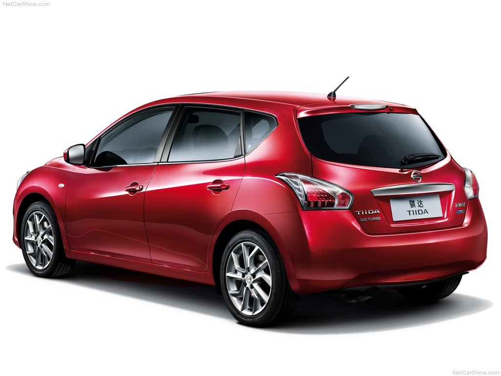 Nissan Altima Hatchback