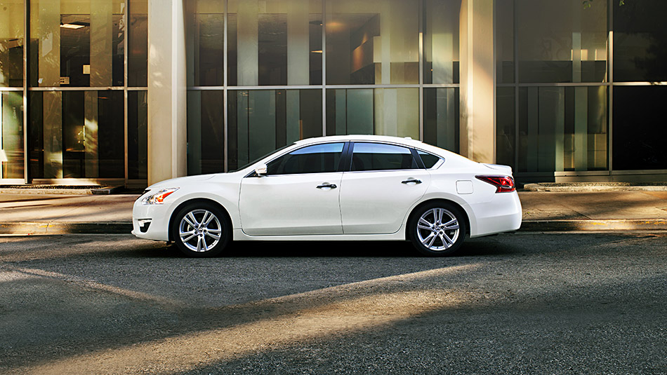 Nissan Altima White 2015