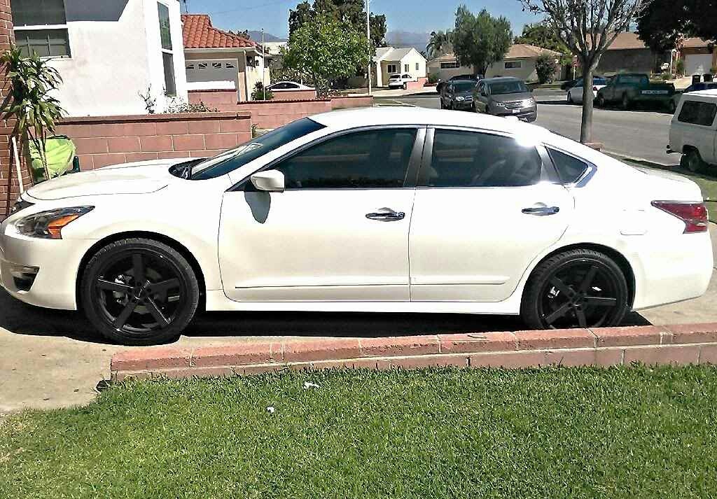 Nissan Altima White 2015