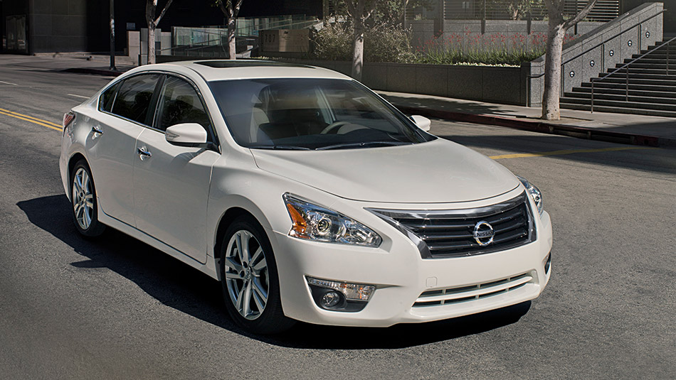 Nissan Altima White 2015