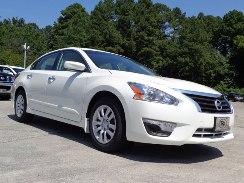 Nissan Altima White 2015