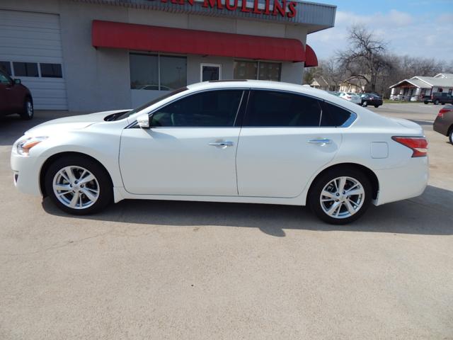 Nissan Altima White 2015