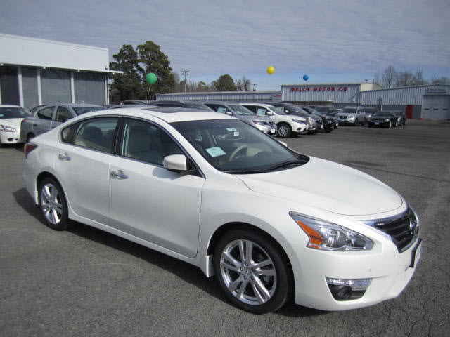 Nissan Altima White 2015