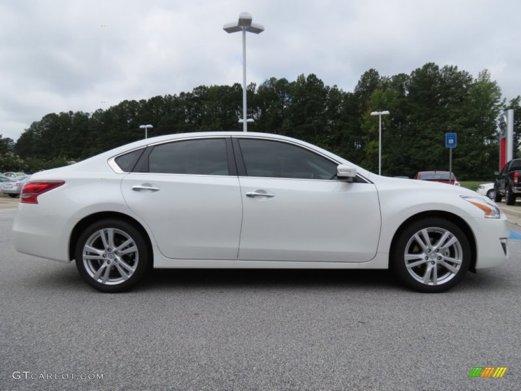 Nissan Altima White