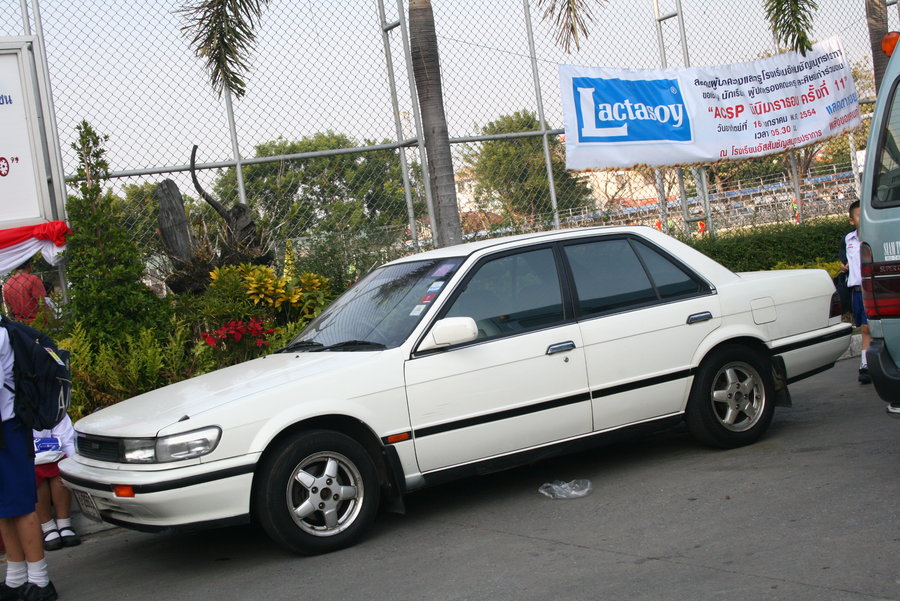 Nissan Bluebird Saloon