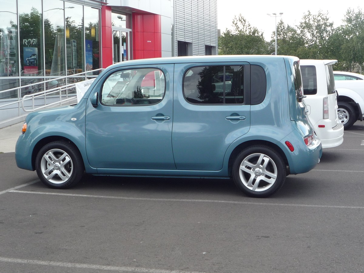 Nissan Cube Blue