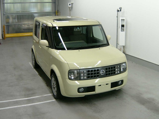 Nissan Cube Yellow