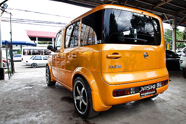 Nissan Cube Yellow