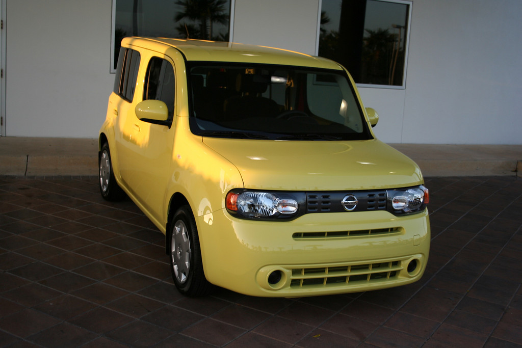 Nissan Cube Yellow