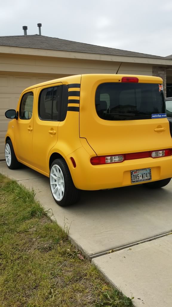 Nissan Cube Yellow