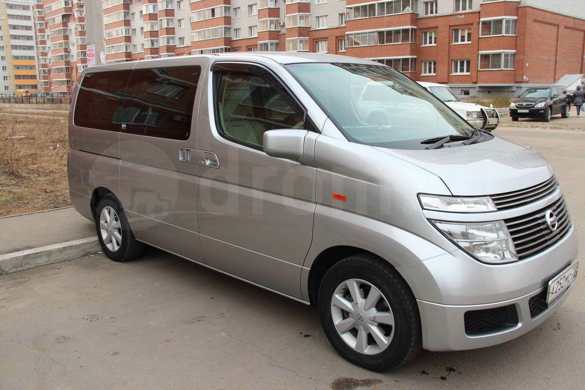 Nissan Elgrand 2003