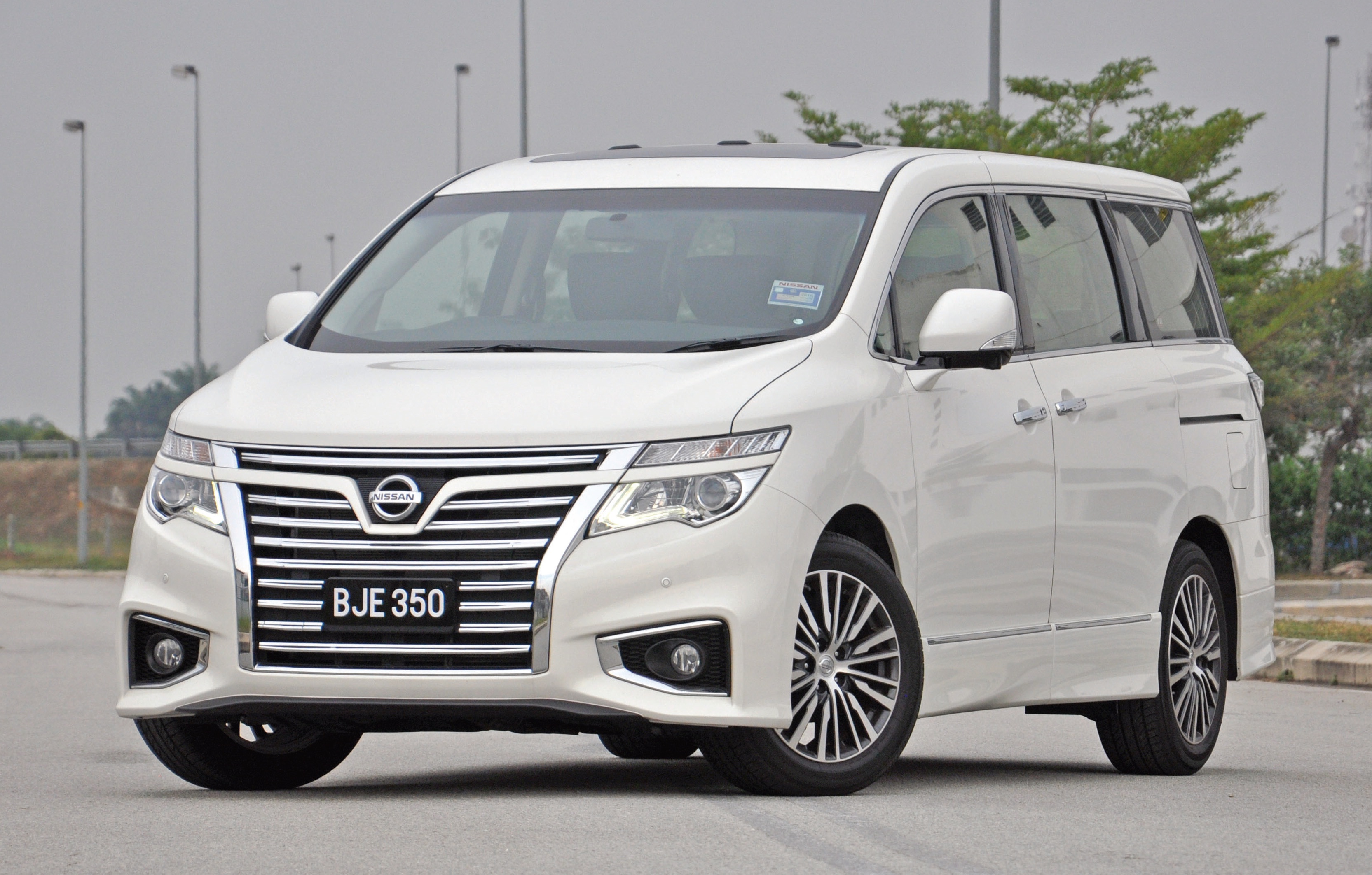 Nissan Elgrand Highway Star