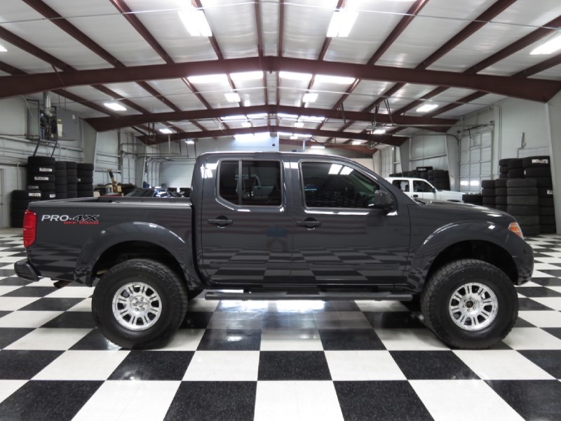 Nissan Frontier Pro 4x Lifted