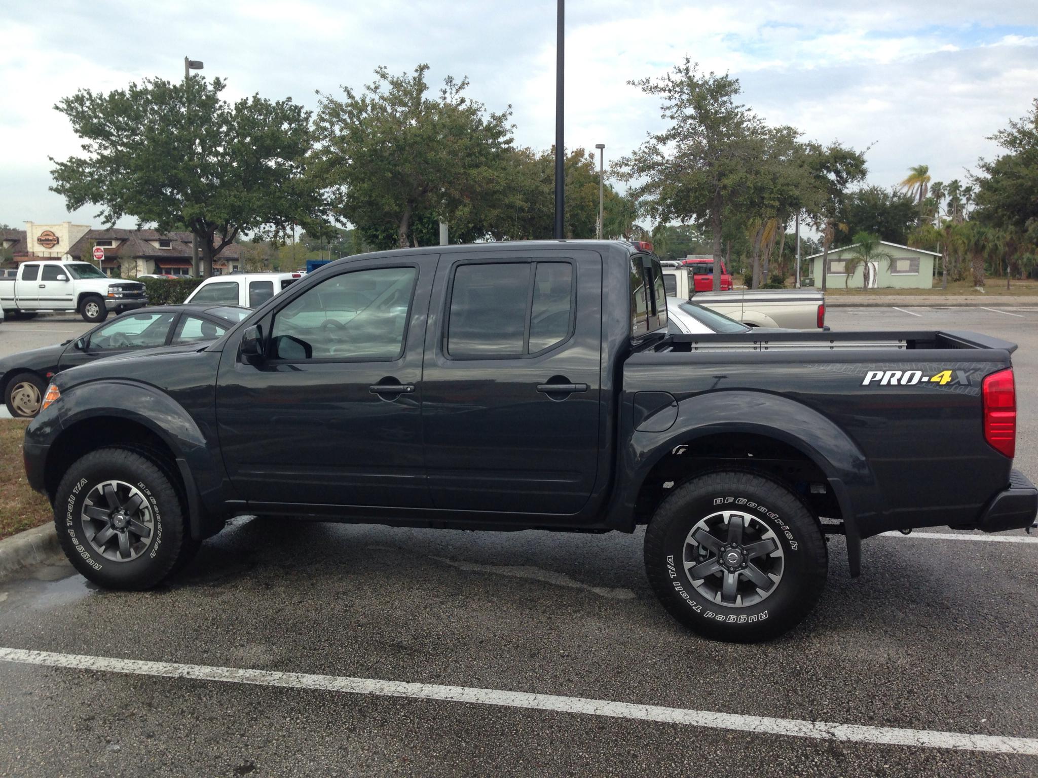 Nissan Frontier Pro 4x Lifted