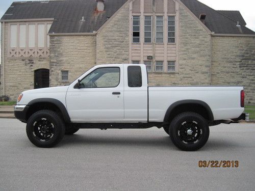 Nissan Frontier Xe 2000