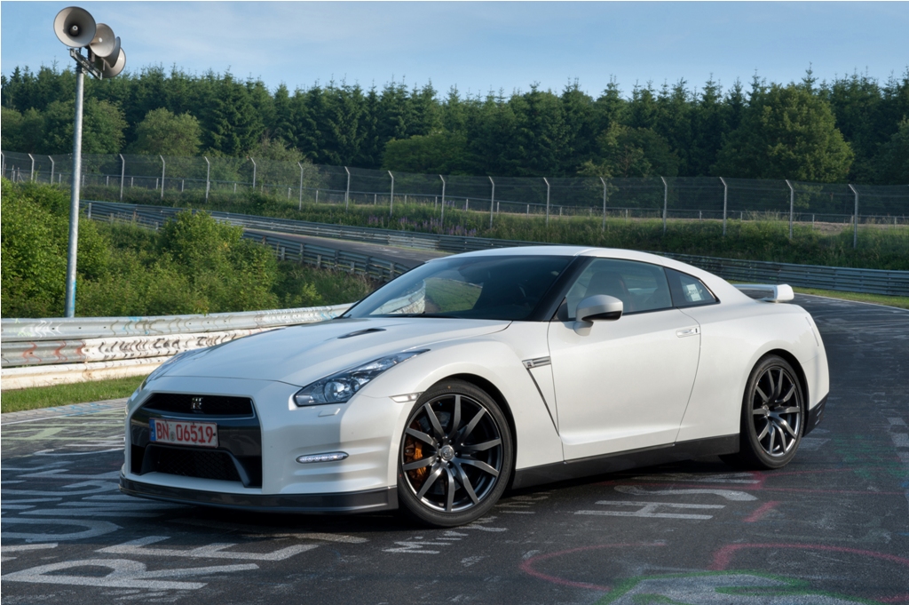 Nissan Gtr 12