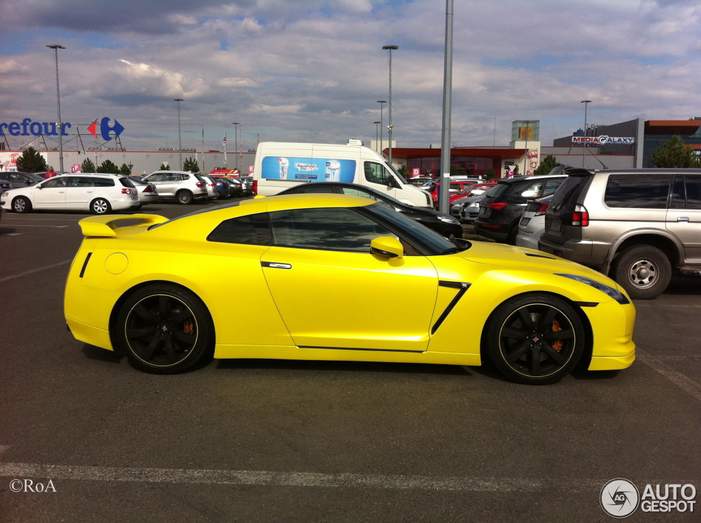Nissan Gtr Yellow